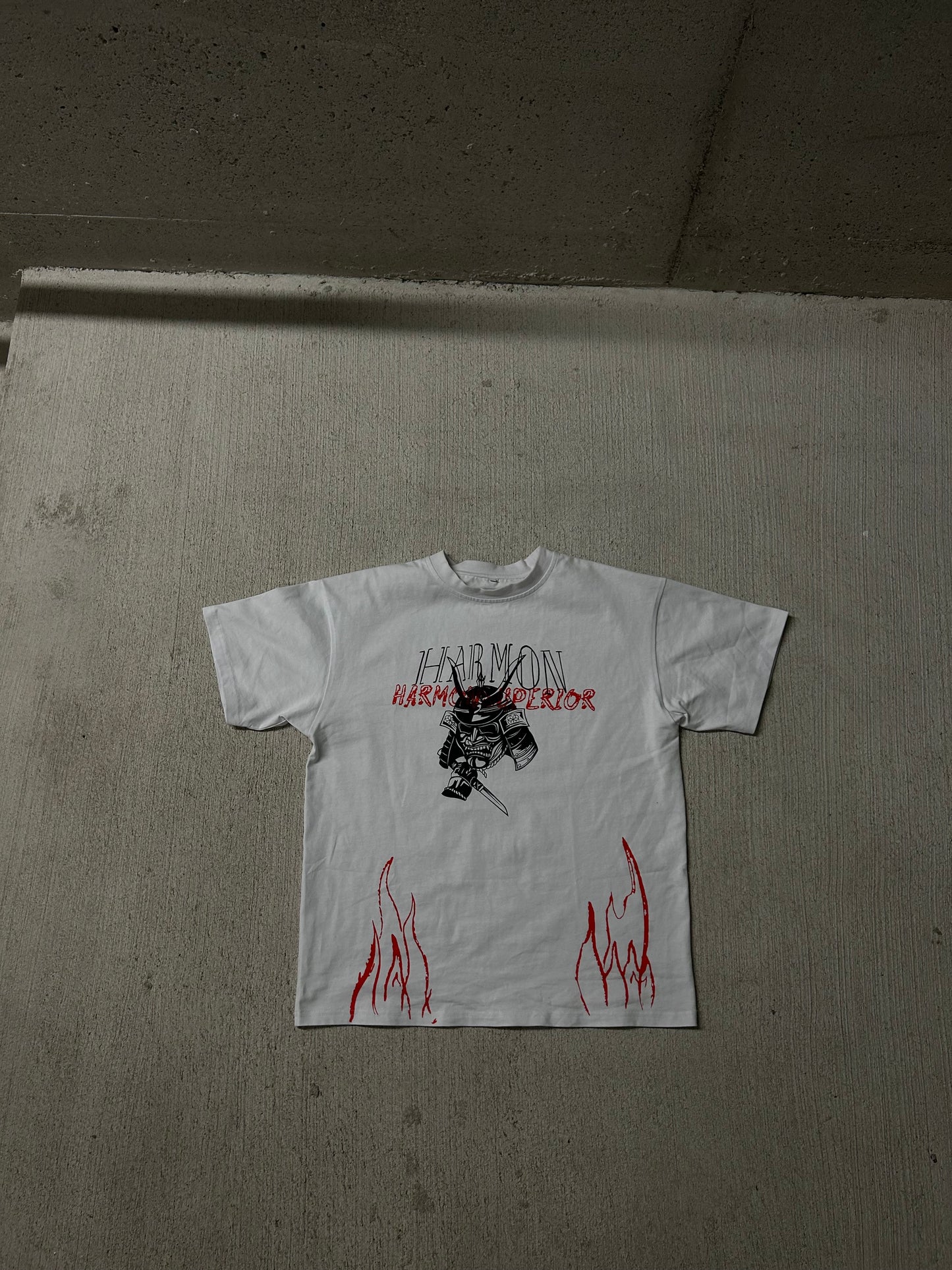 White HarmonSuperior Colorway